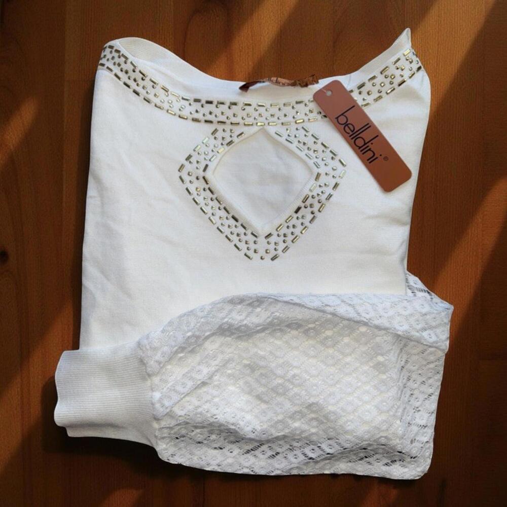 Belldini Women's Lace V Neck Long Sleeve Size M. New